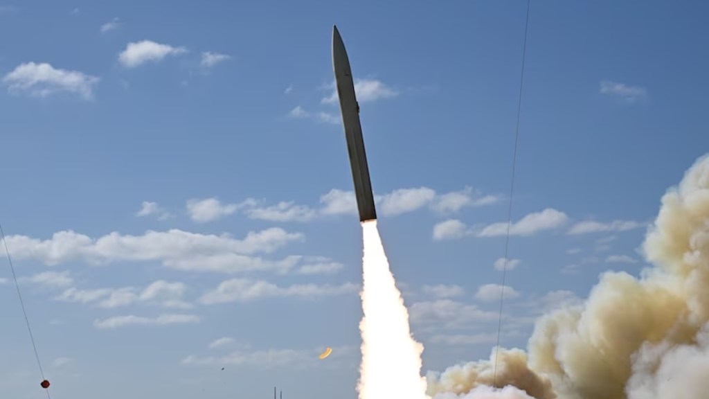US secretly tests hypersonic missile that can strike 1,725 miles away in minutes