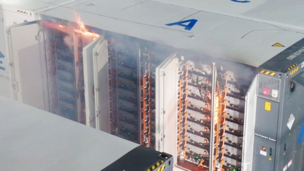 World's first all open-door large-scale fire test of 5MWh battery system completed