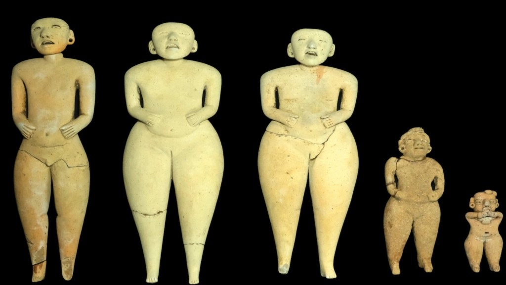 2,400-year-old puppets with dramatic expressions found atop pyramid in El Salvador