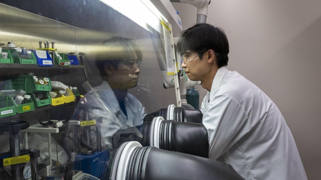 Soft metal solid-state battery mimics biology, could drive EVs 500 miles per charge