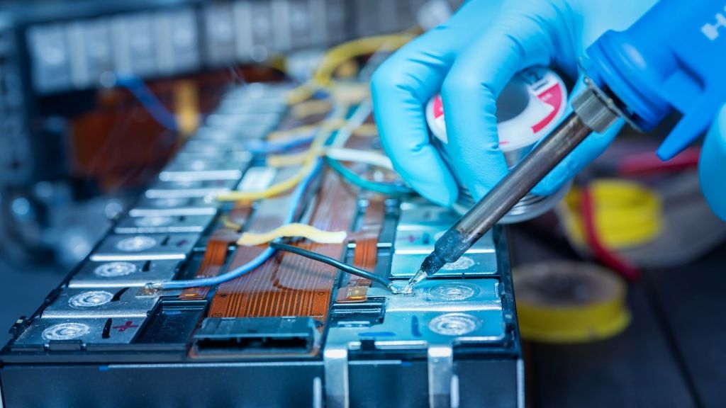 China's lithium-air battery breakthrough achieves 960-hour life, 95.8% efficiency