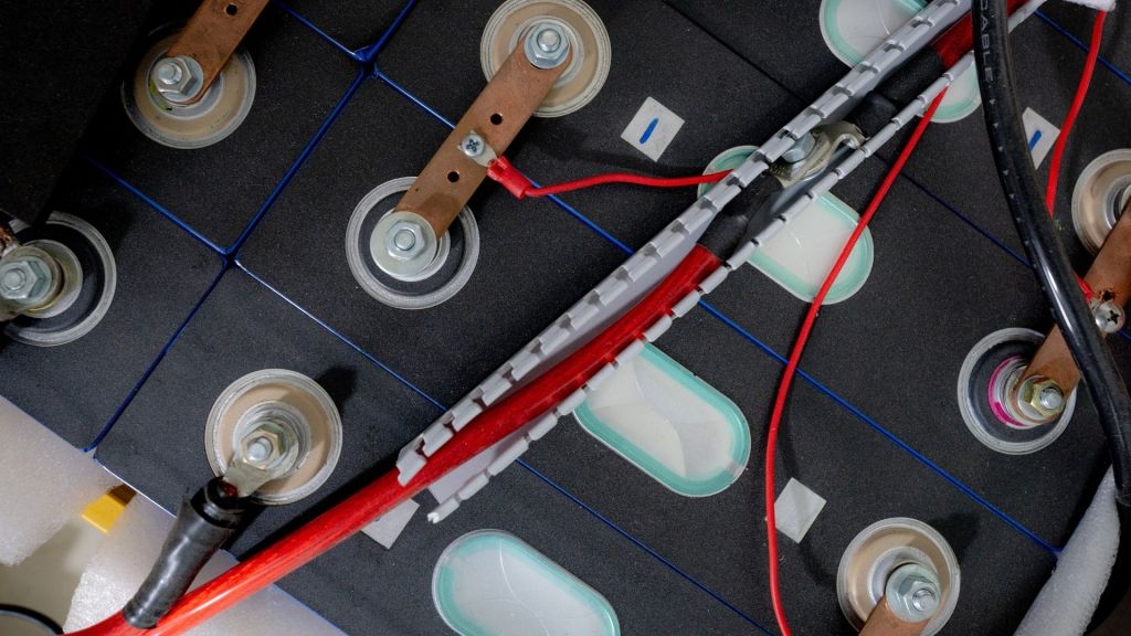 Sodium-ion batteries get longer life, deliver high performance with manganese-based breakthrough