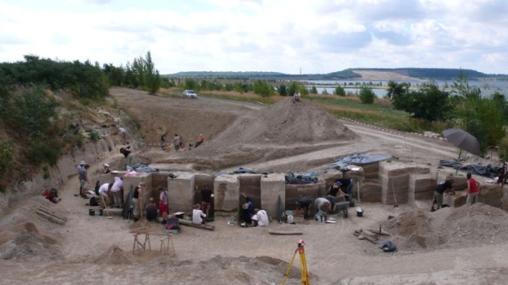 125,000-year-old ‘fat factory' reveals Neanderthals crushed bones for precious protein