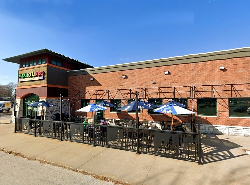 Iowa restaurant chain paid its servers only tips, U.S. Department of Labor claims