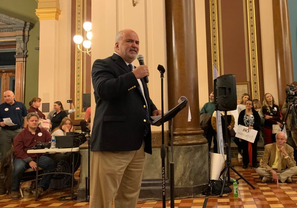 Republican Jim Carlin launches primary bid against U.S. Sen. Joni Ernst in week of campaign kickoffs
