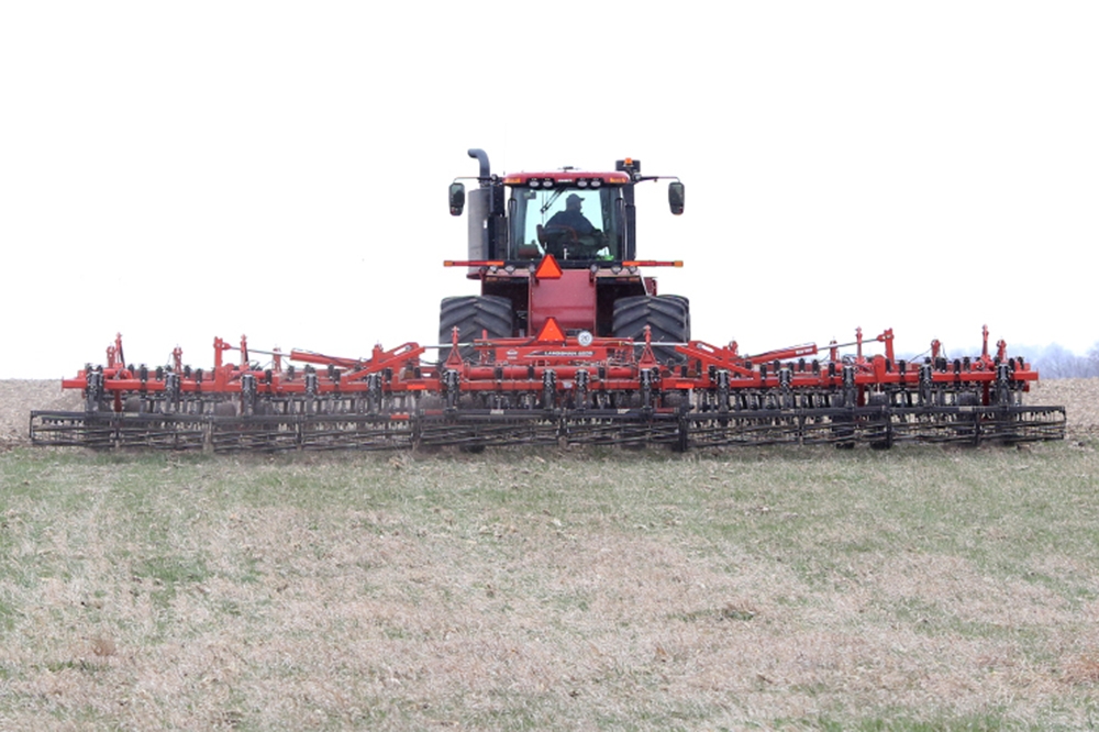 Planting persists despite rainy conditions in Iowa