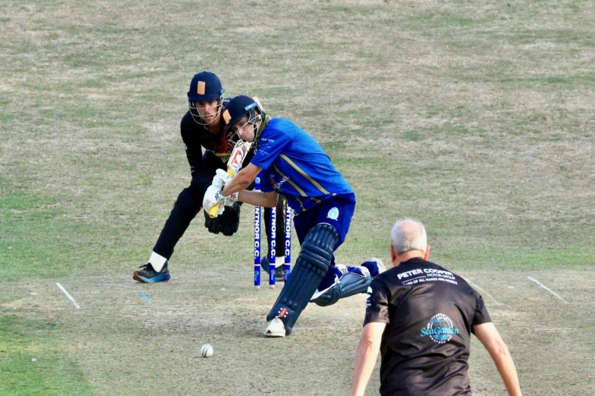 International cricket legends visit Ventnor for Lashings match