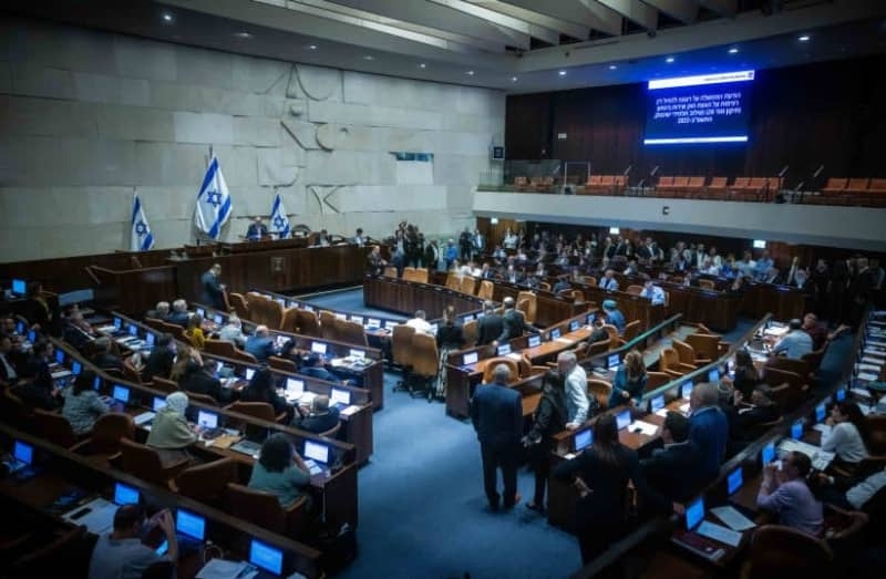 Netanyahu puppeteering government's collapse to avoid cross-examination in trial