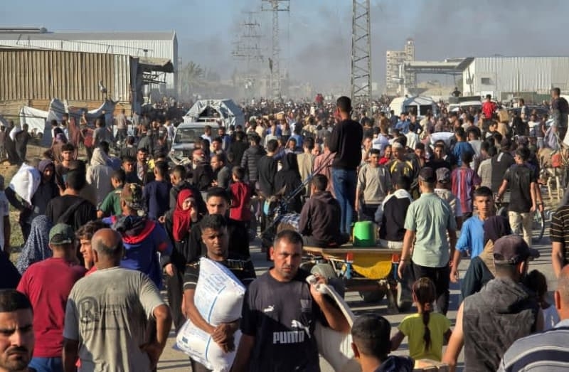 Gaza aid group halts distribution to civilians, UN to vote on ceasefire demand