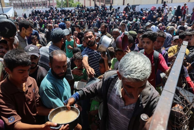 IDF fired warning shots at Gazans near aid sites, Hamas conflating casualties, spox. says