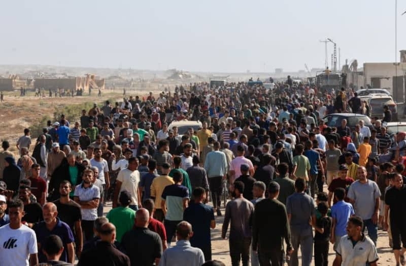 UN calls Gaza aid station mob rush 'heartbreaking' as org. says 10,000 trucks wait at border