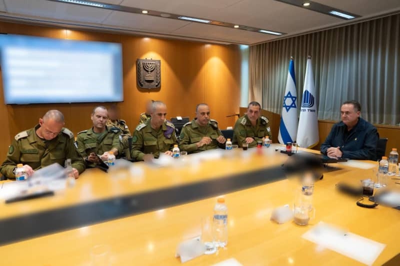 Defense Minister discusses potential for renewed campaign against Iran