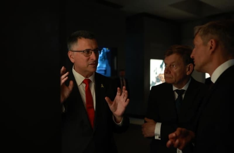 German FM pledges weapons delivery to Israel, criticizes Gaza aid during Sa'ar visit