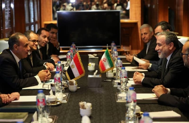 Iran steps up diplomacy with Egypt: Abbas Araghchi meets El-Sisi amid regional tensions