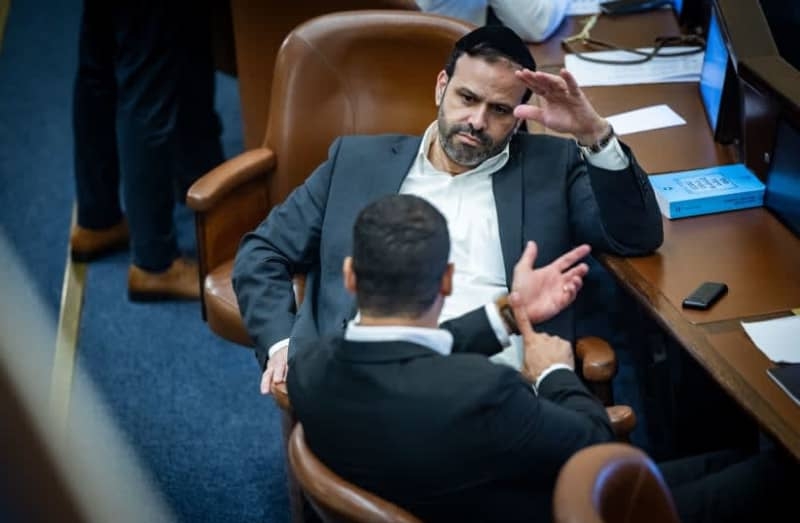 Shas expected to leave government as Netanyahu, Edelstein discuss haredi bill