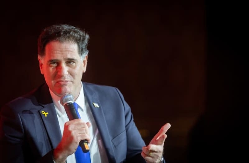 Dermer holds first phone call with Qatari PM on hostage deal efforts