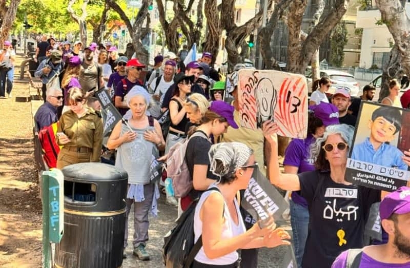 Protesters march from Tel Aviv to Gaza border calling to end Israel-Hamas War