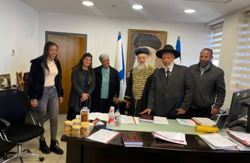 Municipal rabbi publicly apologizes for questioning Jewishness of Ethiopian mikveh attendant