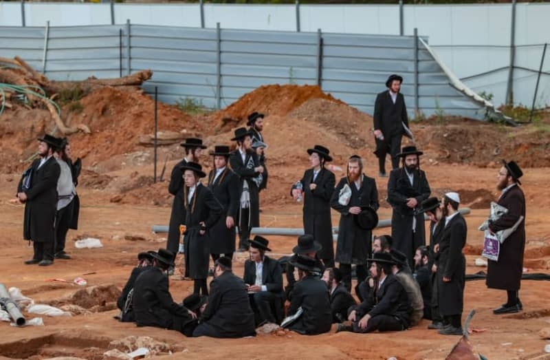 Haredi Jews protest construction site over alleged ancient burial ground