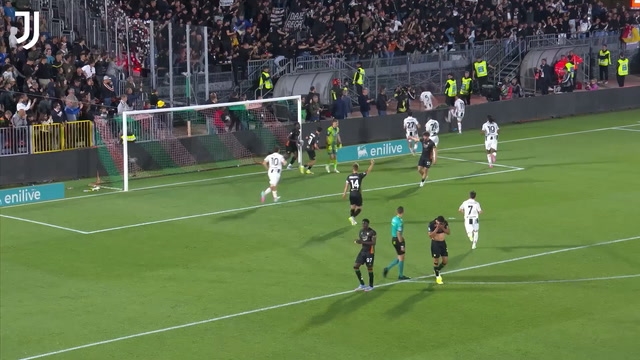 Locatelli converts penalty to secure Juve's Champions League place against Venezia