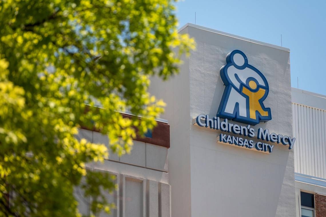 KC burger joint's food hospitalized child, led to organ failure, lawsuit says