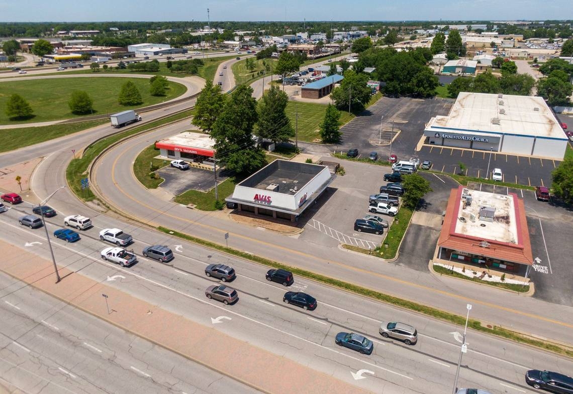 Italian restaurant says goodbye to Olathe as local businesses shutter for highway project
