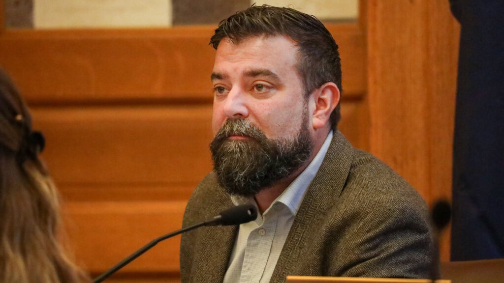 Kansas Democrat tries to extend restriction on tax dollars for candy and soda to legislator pay
