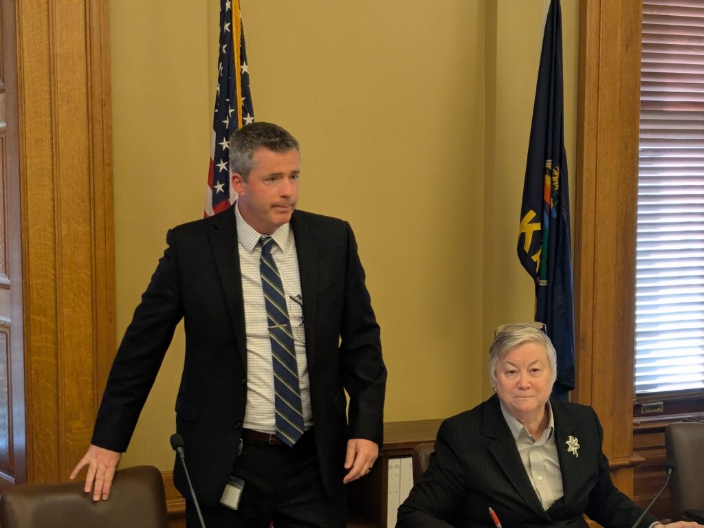 Analysts raise Kansas' short-term revenue forecast, warn of budget woes on horizon