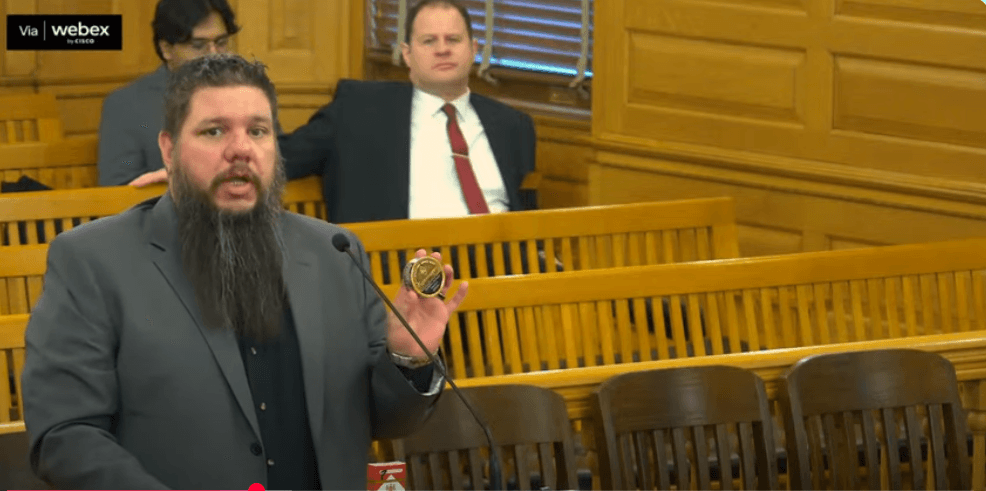 Topeka businessman asks state lawmakers to allow vending machine sales of vape products