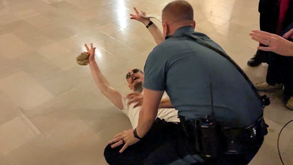 Kansas satanists plan new protest, won't face charges in Catholic clash at Statehouse