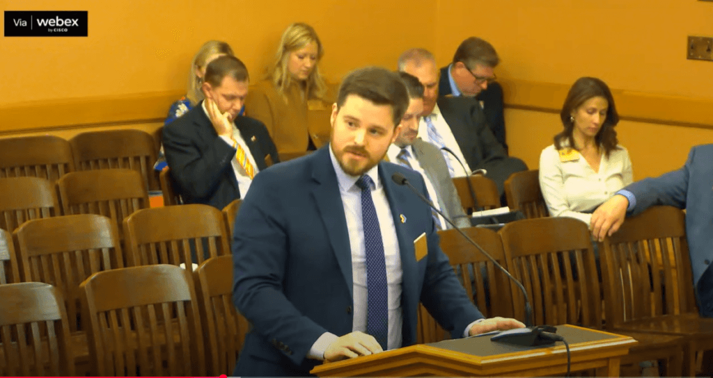 Skeptics say Kansas Senate bill exempting tips from state income tax doesn't go far enough