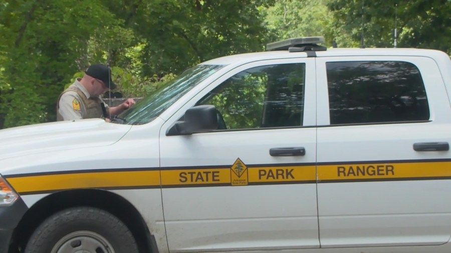 Arkansas hikers remain vigilant amid ongoing manhunt after double homicide at Devil's Den State Park