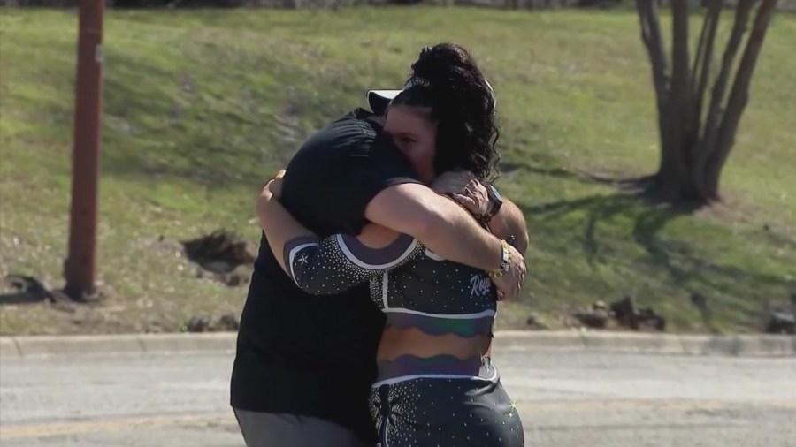 ‘People were just being trampled over,' Little Rock mom speaks about false alarm at Dallas cheerleading competition