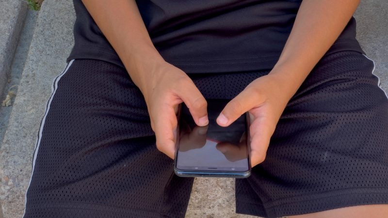 Arkansas Gov. Sarah Huckabee Sanders announces planned phone-free school legislation