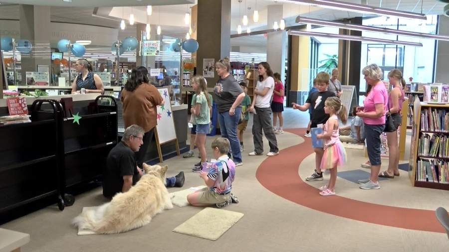 Furry friends help kids practice reading skills at Sioux City library