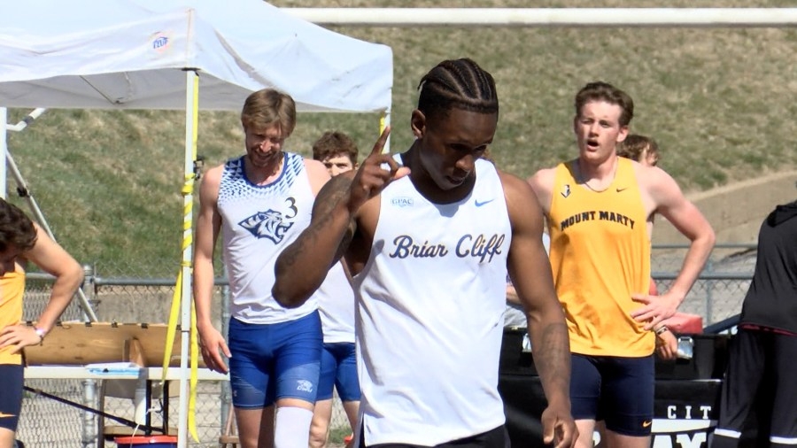 Sioux City Relays underway at Elwood Olsen Stadium