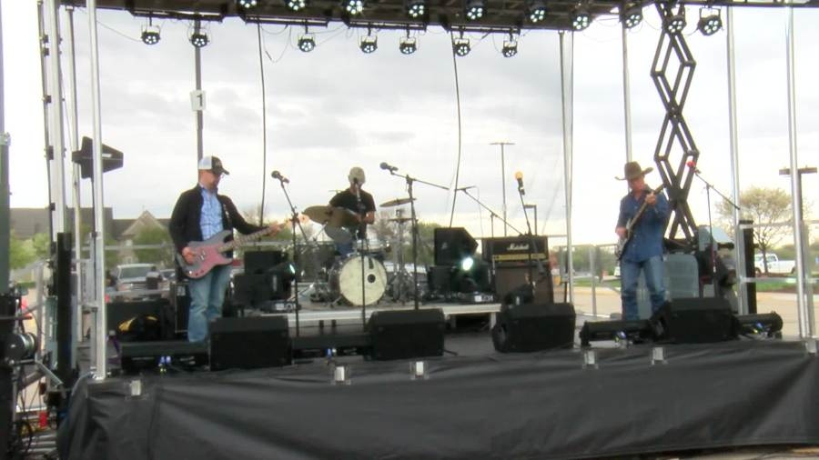 Local music festival rocks the crowd at Western Iowa Tech