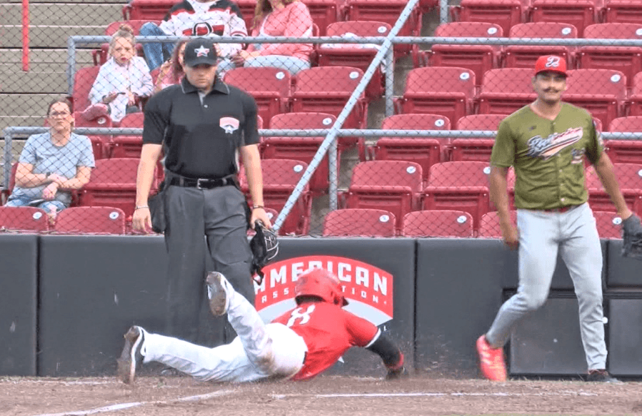 Torin Montgomery plays hero role with walkoff hit in Sioux City's 10-9 win against Cleburne in 11 innings