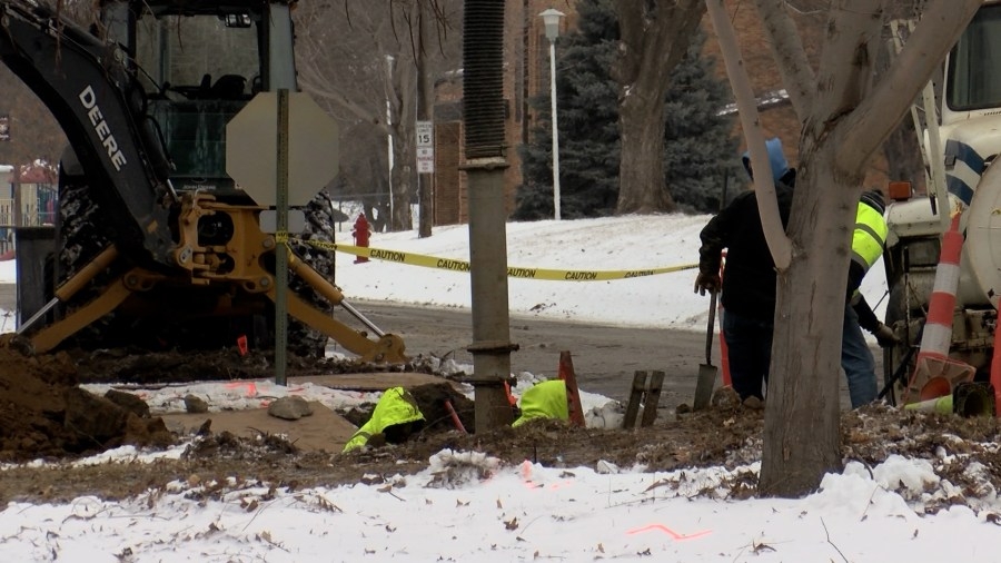 Mapleton working quickly to replace water main pipe