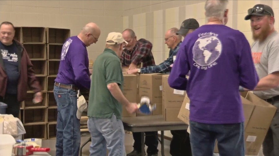 Siouxlanders pack up food for people in Honduras