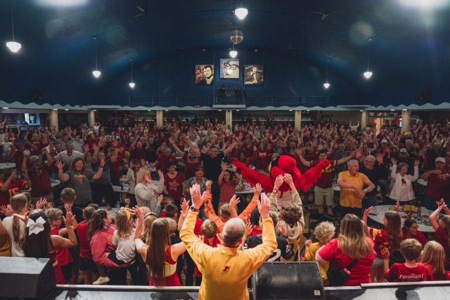 Cyclone Tailgate Tour schedules stop in Sioux City
