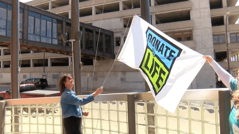 MercyOne Siouxland raises flag for National Donate Life Month