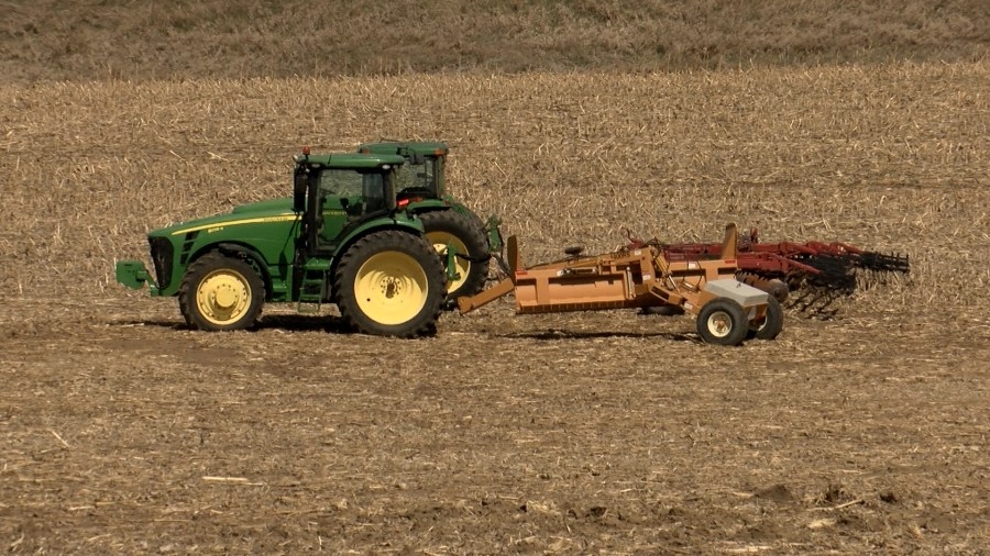 Iowa farmers continue to worry amid trade war