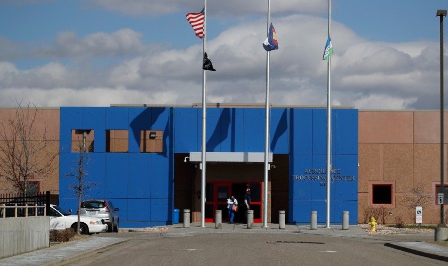 Mother detained by ICE granted asylum, but will remain in federal custody