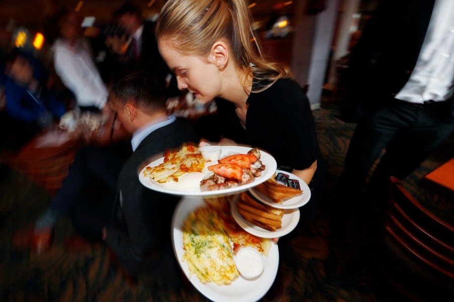 Colorado Restaurant Association supports tip offset bill as Denver restaurants struggle