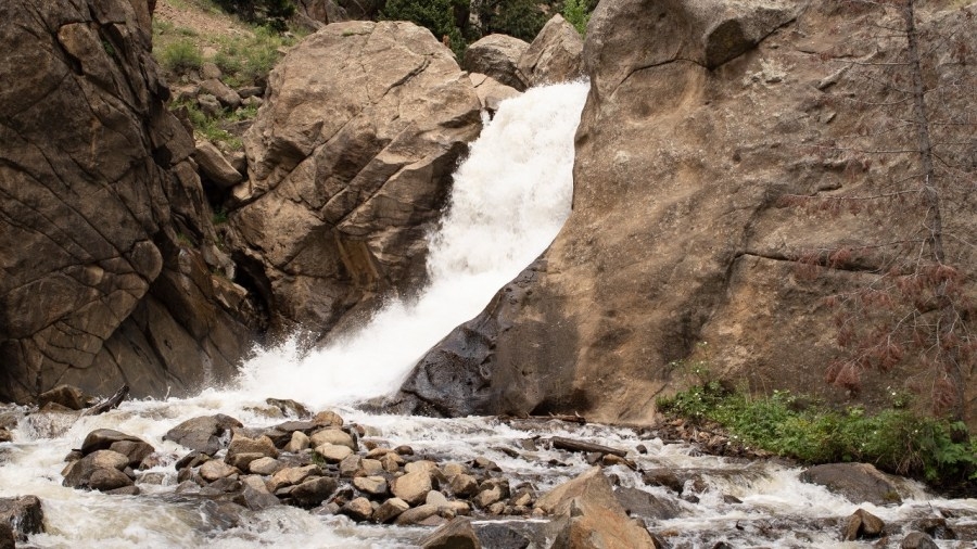 Rockslide closes Boulder Canyon