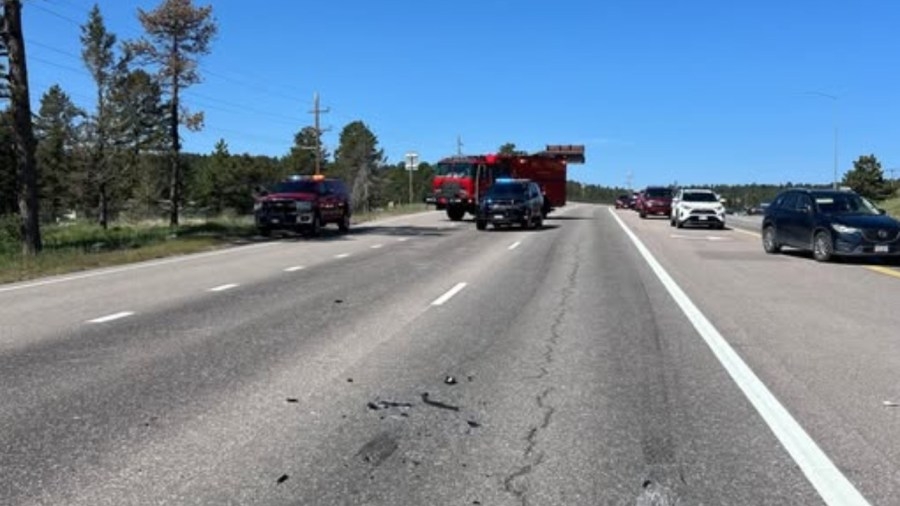1 dead, 2 hospitalized after crash closes part of Highway 285