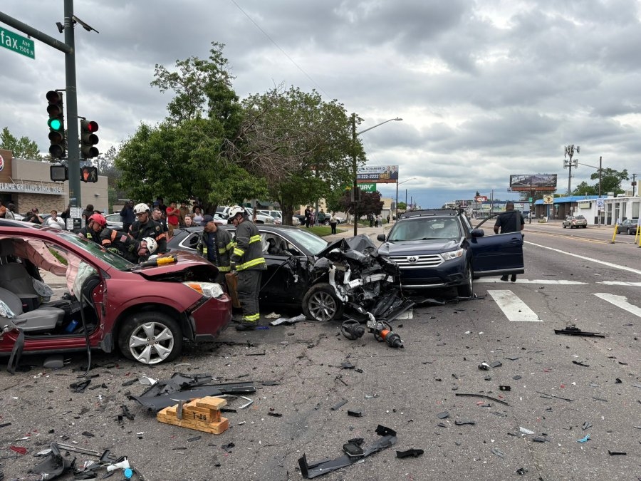Firefighters respond to parties trapped call in 3-vehicle crash on Colfax