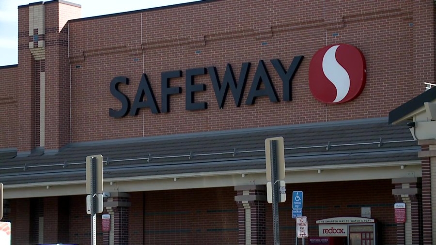 Safeway, Albertsons union workers to vote next weekend on possible strike