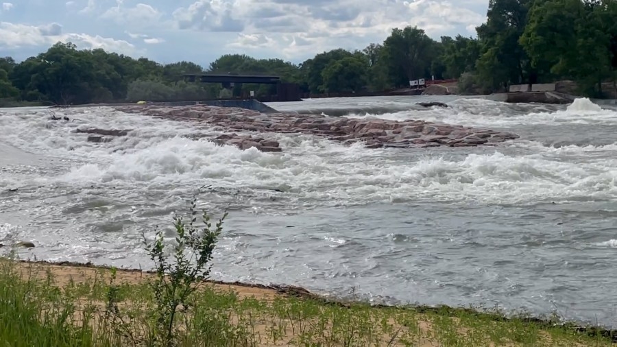 Man dies after inflatable kayak capsizes in Arkansas River